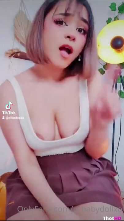 Lela Sohna flashing breast TikTok