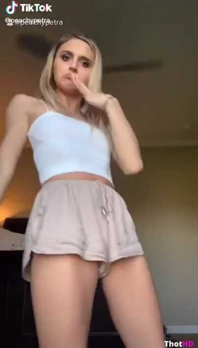 peachypetra loose shorts pussy slip