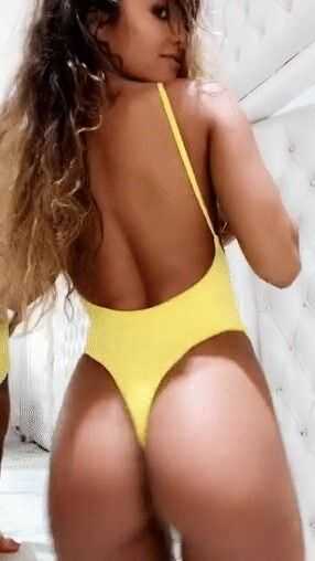 Sommer Ray perfect ass